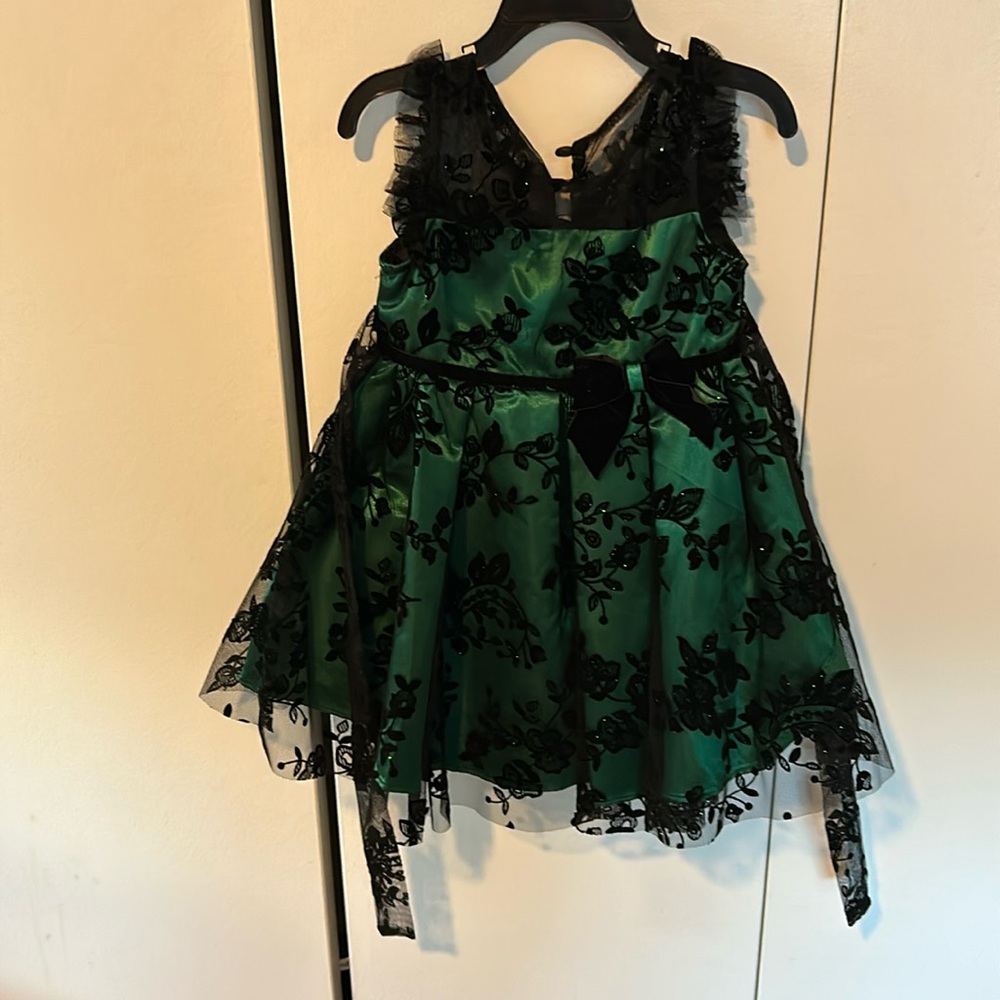 Green and black lace holiday toddler dress 2t